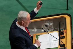 Ông Netanyahu giơ 'máy nhắn tin sát thủ' khi phát biểu tại LHQ