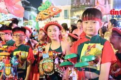 Rộn ràng lễ rước đèn tuổi thơ giữa lòng phố cổ