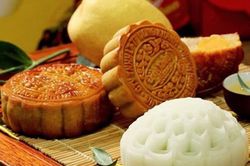 Từ vầng trăng đến mâm cỗ: Vì sao Trung Thu không thể thiếu bánh nướng, bánh dẻo?