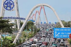 Bổ sung biển báo, vạch giữ khoảng cách để phòng ngừa va chạm liên hoàn trên cầu Nhật Tân