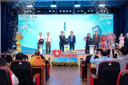 Trường Y và Khoa học Sức khỏe HUTECH khai khóa với “Lời cam kết đầu tiên”