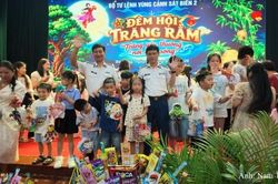 Vùng Cảnh sát biển 2: Mang Trung thu ấm áp đến với trẻ em khó khăn