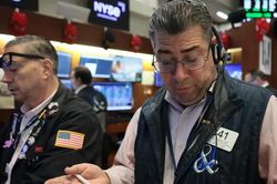 Dow Jones giảm liên tiếp 3 phiên vì áp lực từ thị trường trái phiếu, giá dầu tăng 3%