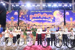 Bắc Ninh: Rộn ràng “Đêm hội trăng rằm” tại phường Võ Cường