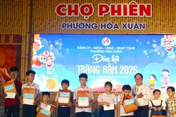 Phường Hòa Xuân tặng 393 suất quà Tết Trung thu cho trẻ em