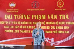 Đại tướng Phạm Văn Trà giao lưu, tặng quà các cựu chiến binh Đồng Nai