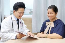 U xơ tử cung và nang buồng trứng khi nào cần can thiệp