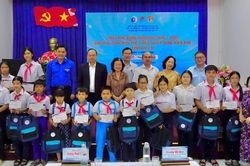 "Tiếp sức" cho học sinh dân tộc thiểu số và vùng biển đảo