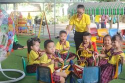 Lớp có trẻ mắc tay chân miệng, phụ huynh có cần cho con nghỉ học?