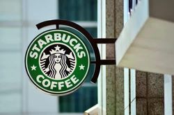 Hơn 800 cửa hàng Starbucks đóng cửa trong chưa đầy một năm