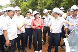 Đoàn giám sát Ủy ban Khoa học, Công nghệ và Môi trường của Quốc hội kiểm tra tiến độ Dự án Đường giao thông liên vùng Khánh Sơn - Khánh Vĩnh