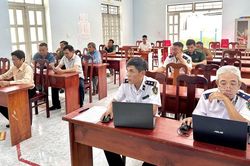 Xã Nam Cam Ranh phối hợp phổ biến pháp luật về giao thông đường thủy nội địa