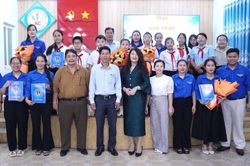 Đoàn Thanh niên - Hội đồng Đội xã Vạn Ninh công bố các quyết định thành lập chi đoàn, liên đội