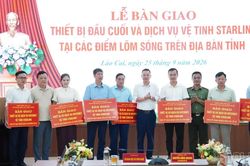Bàn giao thiết bị hỗ trợ kết nối vệ tinh Starlink cho các địa phương, đơn vị tại các điểm lõm sóng