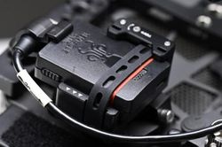 Đánh giá ngàm Bright Tangerine Universal Timecode Mount: Giải pháp kẹp thiết bị đa năng