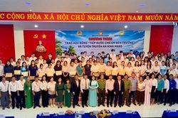 Trao học bổng gần 3 tỷ đồng cho 245 sinh viên khó khăn ở phía Đông Lâm Đồng