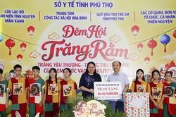 Ấm áp Đêm hội “Trăng yêu thương” tại Trung tâm Công tác xã hội Hòa Bình