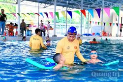 Thầy dạy bơi trưởng thành từ dòng Long Đại
