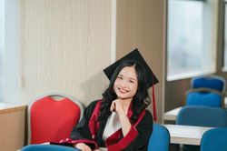Trở thành Thủ khoa Ngoại thương từ những lần thất bại