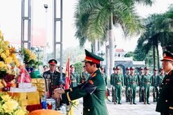 Đón 10 liệt sĩ trở về với đồng đội trên đất Điện Biên