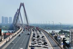 Thí điểm giảm tốc độ, tăng khoảng cách trên cầu Nhật Tân