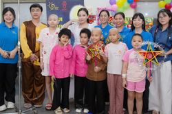Gieo niềm vui cho bệnh nhi Viện Máu trong dịp Tết Trung thu
