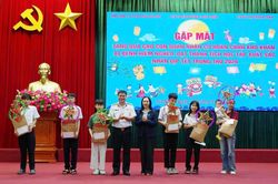 Vùng 3 Hải quân mang niềm vui Trung thu đến trẻ em khó khăn