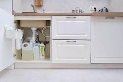 5 thứ không nên tiện tay cất dưới bồn rửa bát