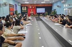 Công an xã Bình Hưng: Tổ chức cho các cơ sở kinh doanh có điều kiện về ANTT ký cam kết PCTP và tệ nạn ma túy