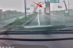 Xe tải tông sập giá long môn trên cao tốc: Chuyển hồ sơ sang cơ quan điều tra