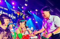 Trẻ em phường Hoàng Mai tràn đầy yêu thương trong Đêm hội trăng rằm 2026