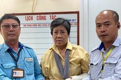 Hành khách nhận lại 100 triệu đồng bỏ quên trên xe buýt