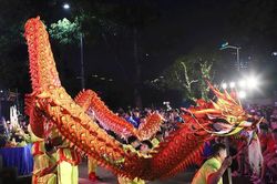 Rộn ràng Đêm hội Trăng rằm 2026 bên hồ Hoàn Kiếm