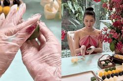 'Phú bà' Ngọc Loan lại 'gây sốt' vì độ khéo tay khi tự làm 3 vị bánh Trung thu Lava