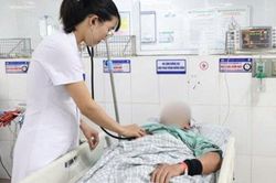 Người đàn ông 36 tuổi phản vệ nguy kịch sau một nốt ong đốt ở cổ