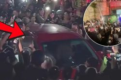 Đám đông quây kín ô tô, livestream dưới chân cầu vượt Bắc Sơn