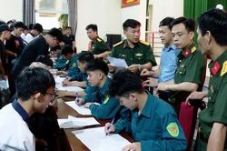 Hà Nội: Trước ngày 30-9 phải hoàn thành việc rà soát, nắm nguồn công dân trong độ tuổi nhập ngũ