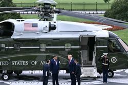 Ông Trump mời ông Tập Cận Bình tham quan trực thăng Marine One
