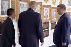 Khoảnh khắc ông Tập bật cười khi ông Trump nhắc đến Biden
