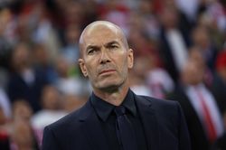 Zidane thắng nhọc nhằn trong ngày ra mắt tuyển Pháp