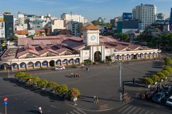 Khu phố cổ Sài Gòn quanh chợ Bến Thành