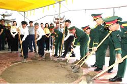 Khai quật mộ chôn tập thể, tìm hài cốt 8 liệt sĩ bị sát hại năm 1951