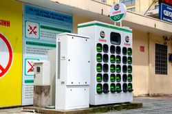 Cận cảnh tủ đổi pin xe máy điện Gogoro vừa xuất hiện tại TP.HCM