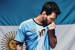 Messi mặc áo đấu nào trong trận giã từ tuyển Argentina?