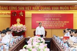 Ban Thường vụ Tỉnh ủy Hà Tĩnh cần tiếp tục phát huy truyền thống đoàn kết, xây dựng Hà Tĩnh phát triển nhanh, bền vững
