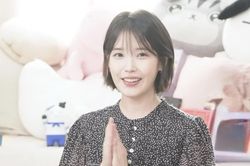 IU lo lắng cho người hâm mộ
