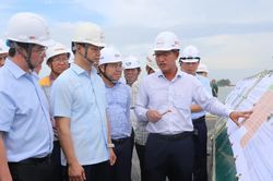 Bí thư Tỉnh ủy Quảng Trị yêu cầu tăng tốc dự án cảng Mỹ Thủy và Quốc lộ 15D