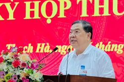 Ph&oacute; Thủ tướng Thường trực Ch&iacute;nh phủ Phạm Gia T&uacute;c tiếp x&uacute;c cử tri tại H&agrave; Tĩnh