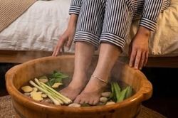 Người phụ nữ hoại tử cả hai chân từ thói quen phổ biến