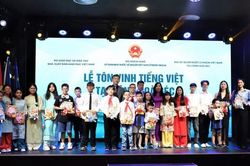 Tiếng Việt cho kiều bào: Cây cầu nối thế hệ trẻ với cội nguồn